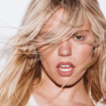 Reneé_Rapp_–_Bite_Me_(album_cover).png